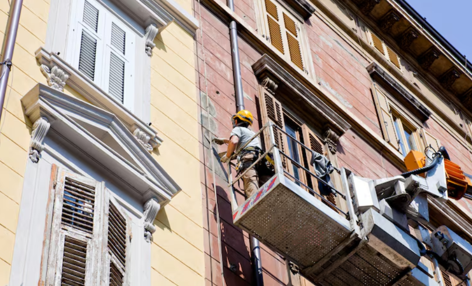 Wie Altbausanierung historische Gebäude modern und sicher macht